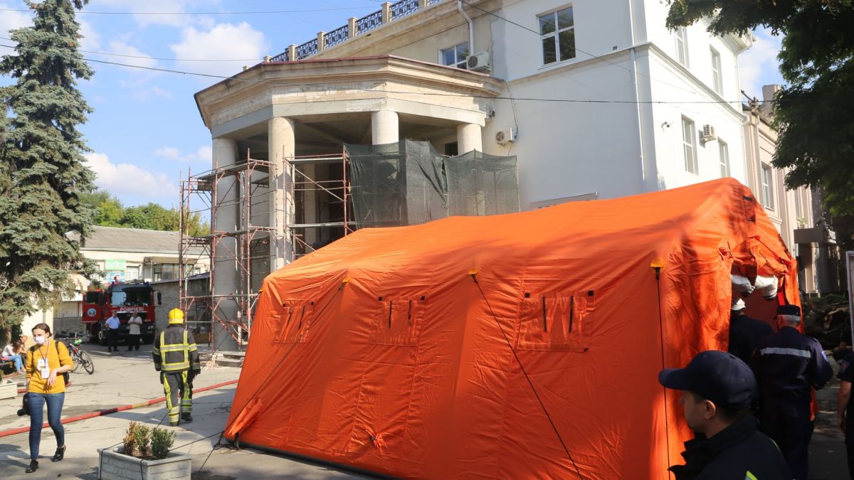 Incendiul de la Filarmonică: Partiturile din bibliotecă vor fi evacuate. Ministerul Economiei va decide cum să procedeze cu edificiul