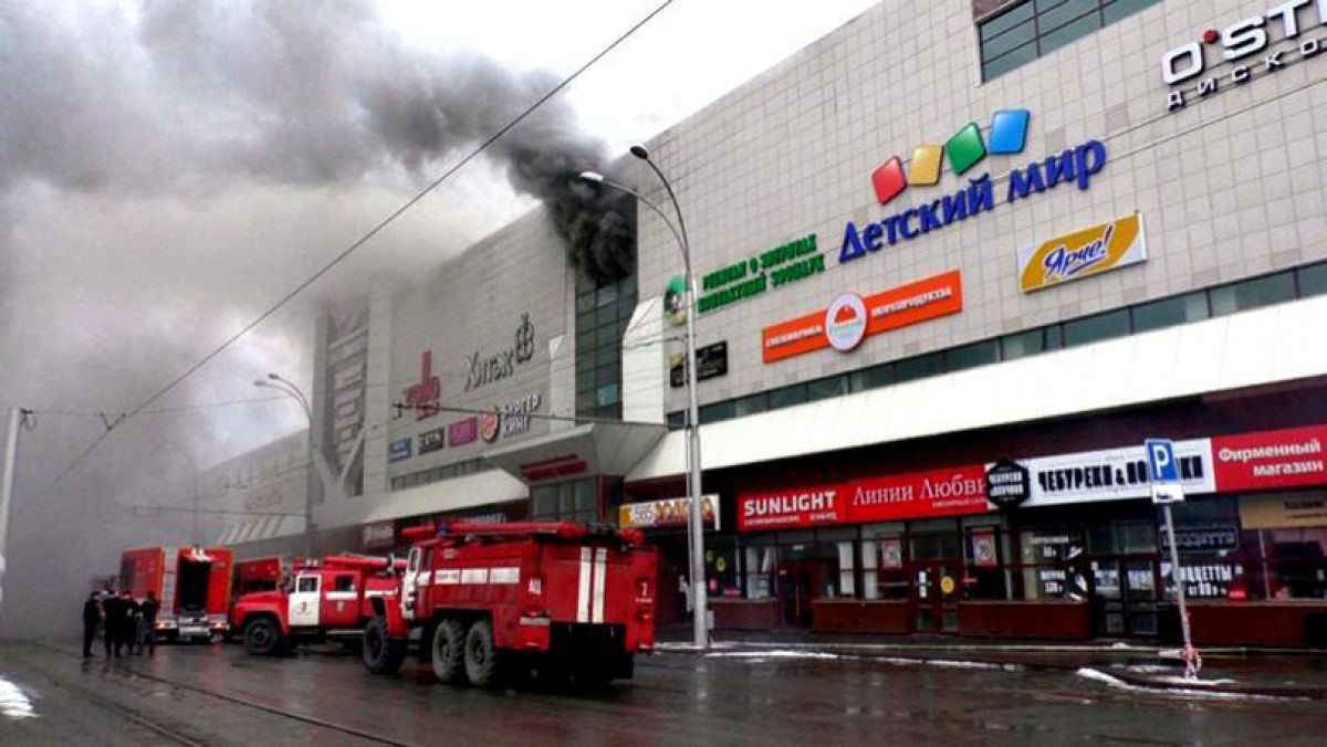 Incendiul din Kemerovo: Un paznic ar fi oprit alarmele de incendiu din mall