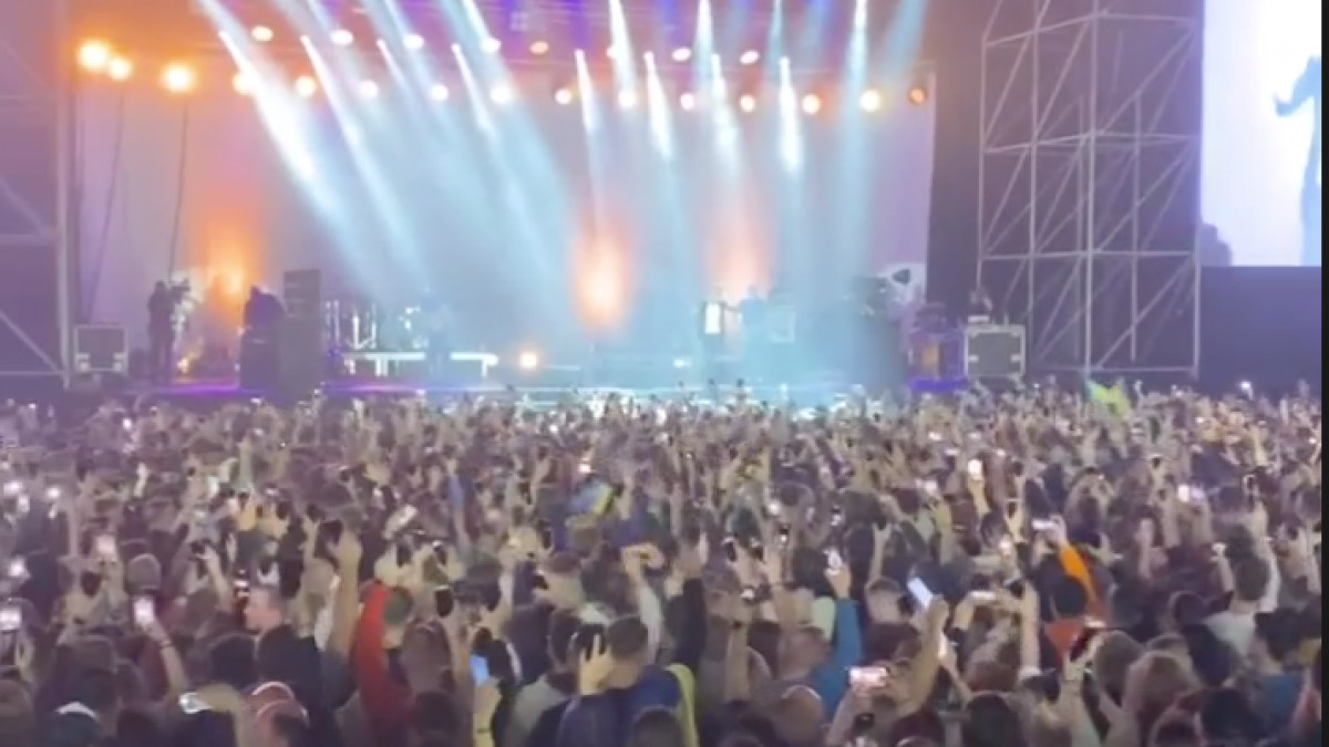 Incident la concertul de la Arena Chișinău: Un bărbat a căzut de la balcon și a ajuns la spital