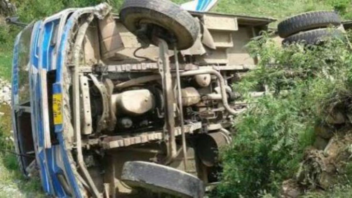 India: 27 de copii au murit după ce un autobuz școlar a ajuns în prăpastie