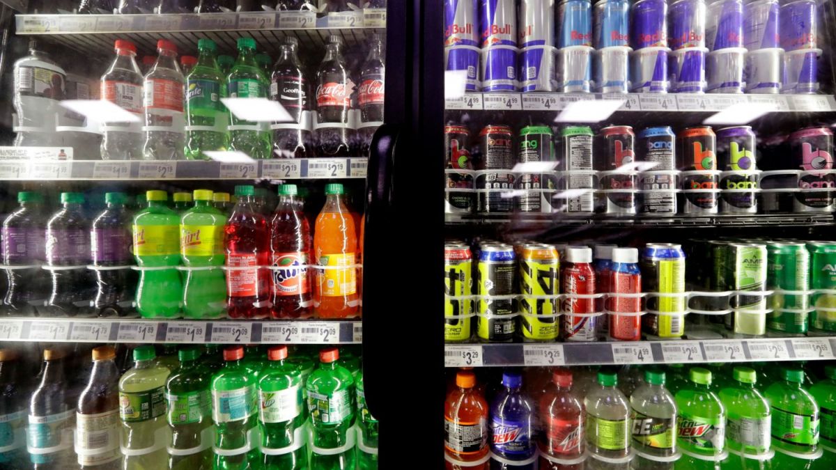 Inițiativă în România: Taxă pentru fiecare ambalaj de plastic, sticlă sau de aluminiu cumpărat. Cum se vor recupera banii