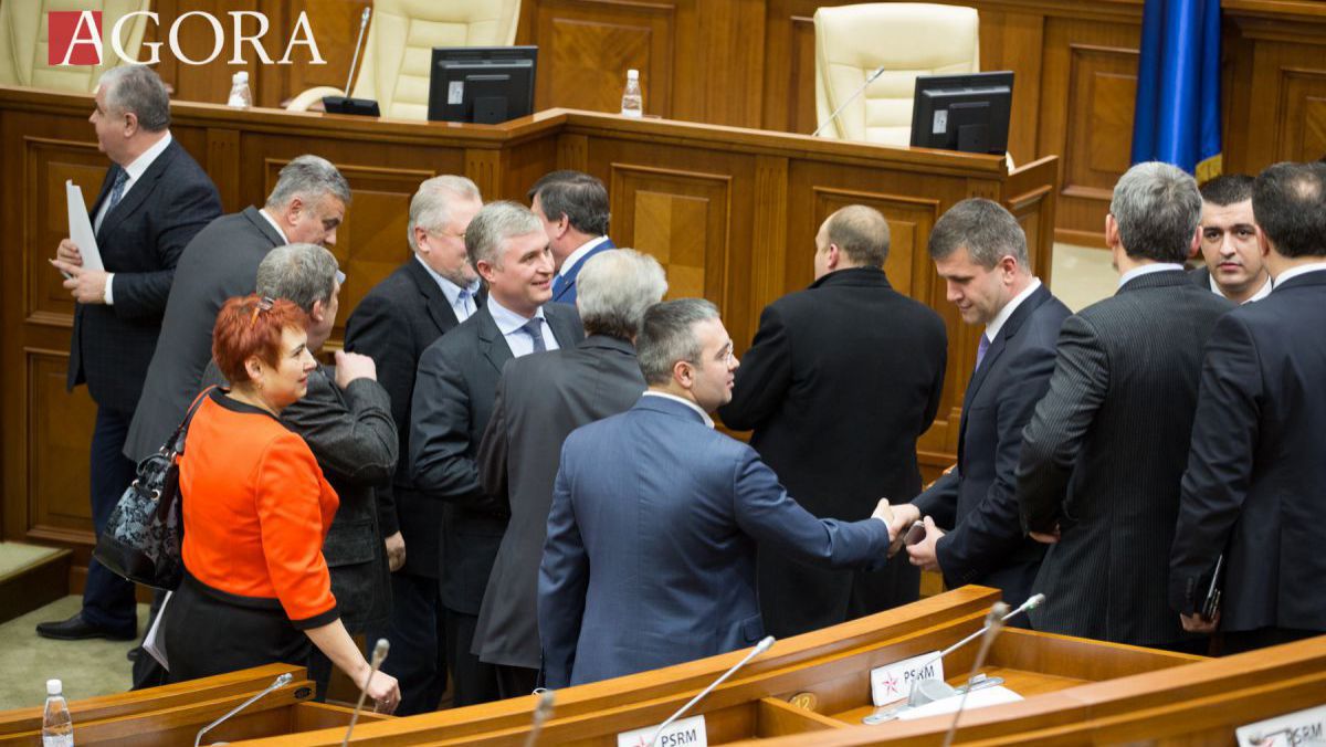 Inițiativă PD: Mai mulți bani de la bugetul de stat pentru partidele care vor promova femeile la alegeri