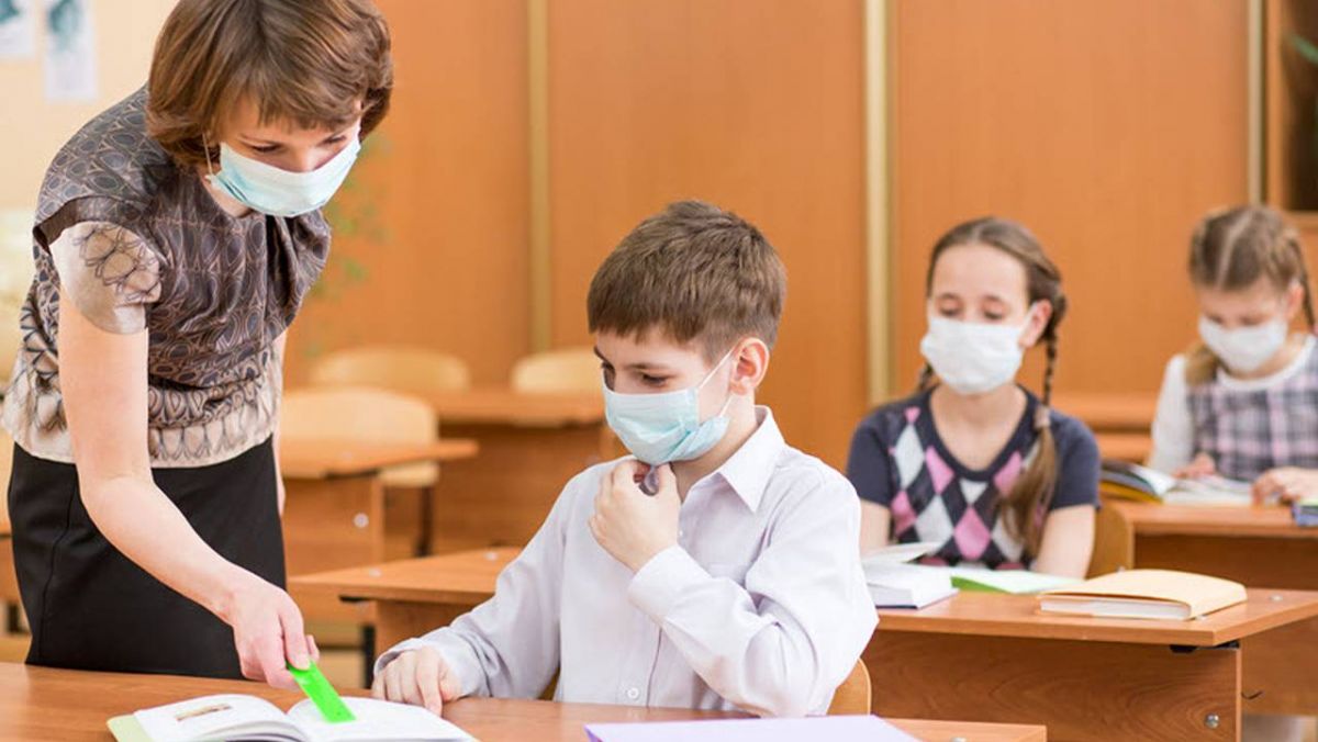 Instrucțiunea de activitate a instituțiilor de învățământ pe timp de pandemie. Iată ce reguli vor respecta elevii și dascălii (CARDURI)