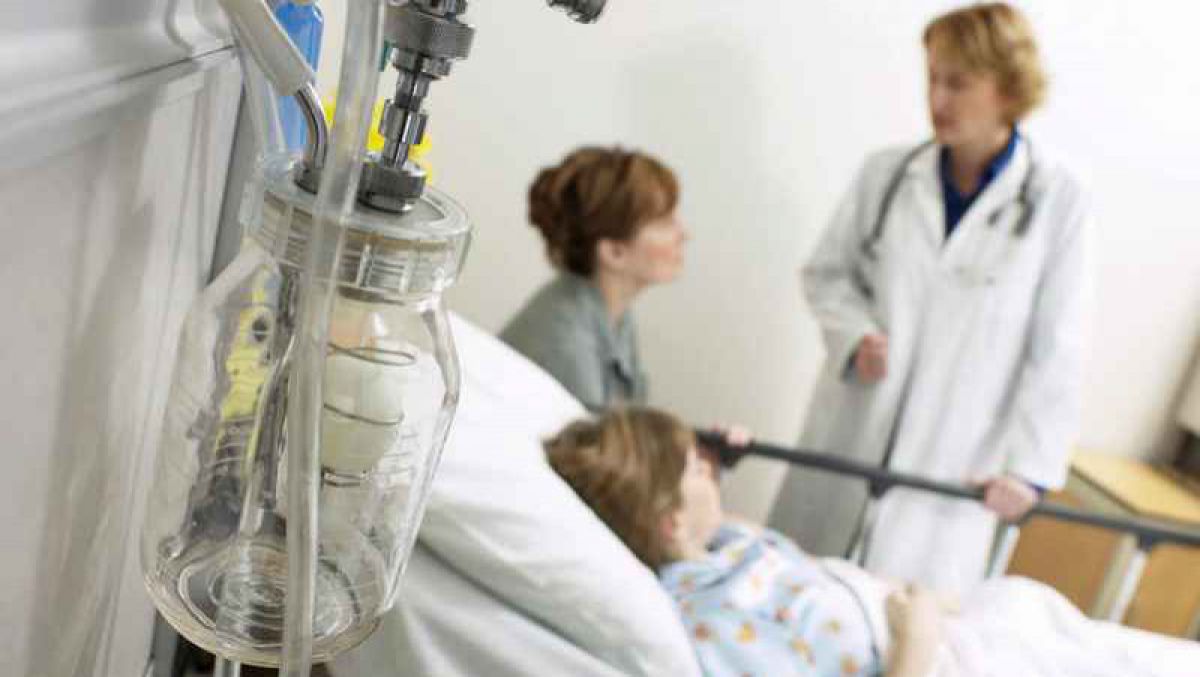 Intoxicații în masă de Paștele Blajinilor. 33 de oameni, printre care un copil, au ajuns la spital