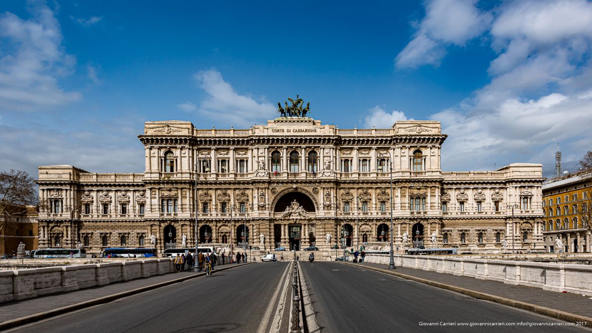 Italienii nu mai trebuie să le dea bani copiilor adulți. Decizie luată de Curtea Supremă