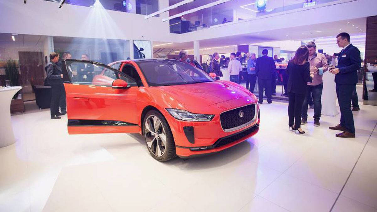 Jaguar şi Land Rover îi bucură pe cumpărători cu preţuri speciale la automobile, cu prilejul inaugurării noului showroom din Chişinău