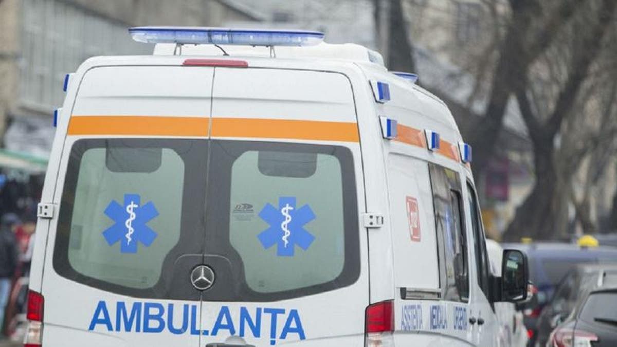 Jocuri periculoase la școală: O minoră a ajuns cu arsuri la spital. Trei elevi au încercat să dea foc dezinfectantului