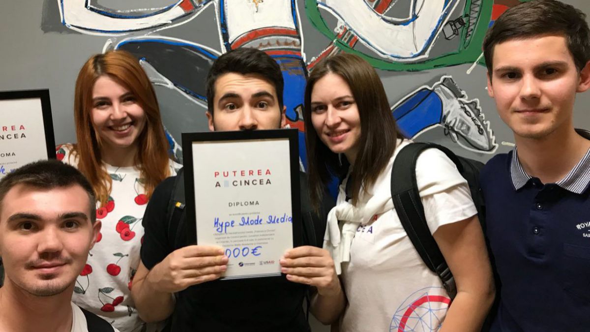 Jurnaliștii AGORA, premiați în cadrul hackathonului pentru educația media „Puterea a cincea”
