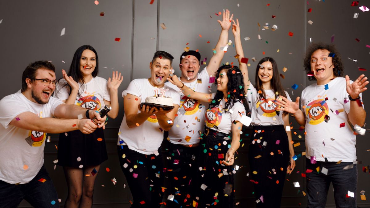 Kiss FM aniversează 17 ani, cu cea mai tare gașcă de DJ și ascultători