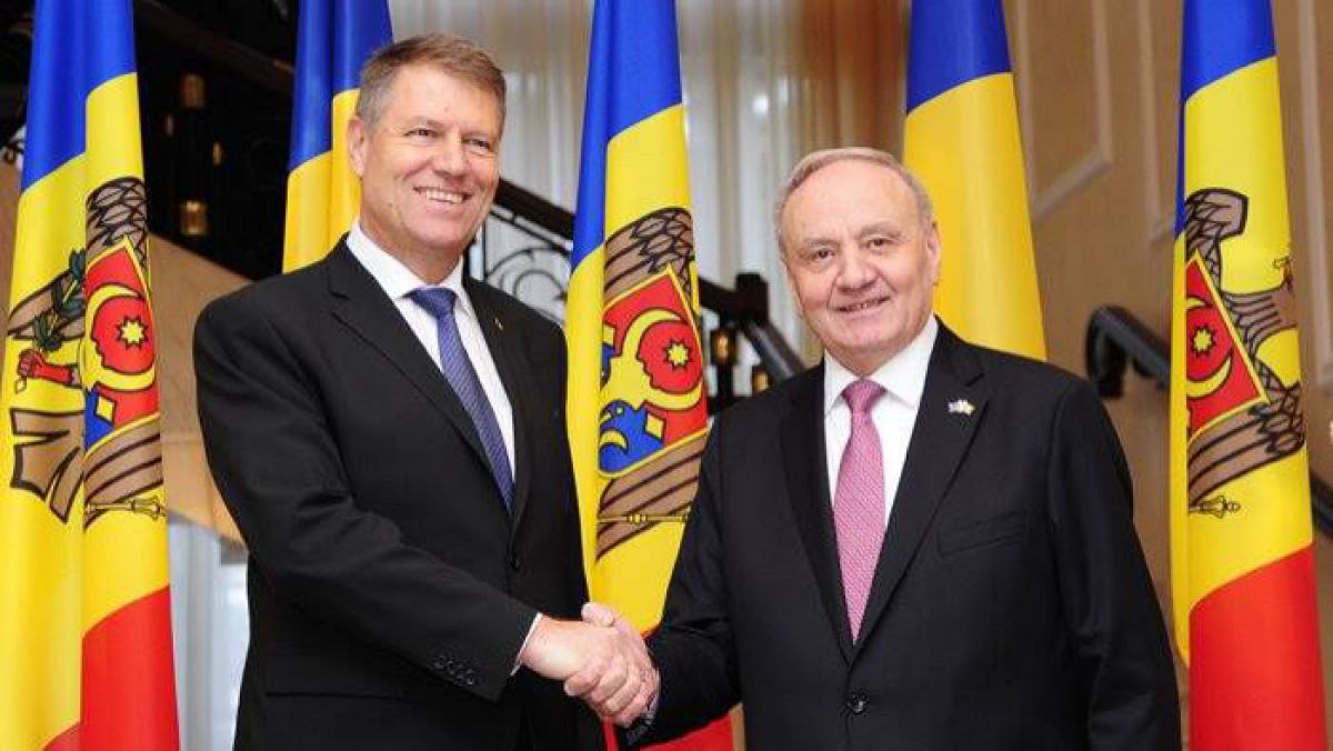 Klaus Iohannis, decorat cu „Ordinul Republicii” de către Nicolae Timofti
