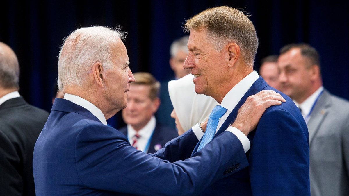 Klaus Iohannis a discutat cu Joe Biden despre creșterea prezenței militare americane în România (FOTO)