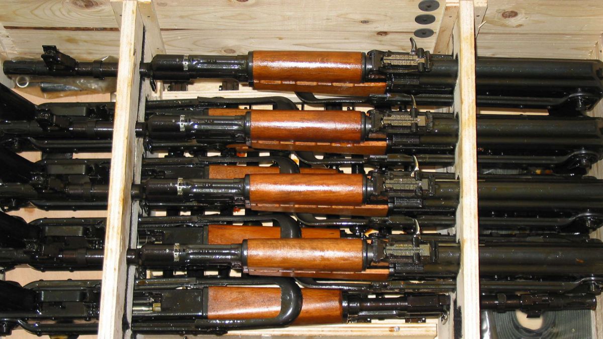 Kommersant: România vinde Republicii Moldova arme nelicențiate
