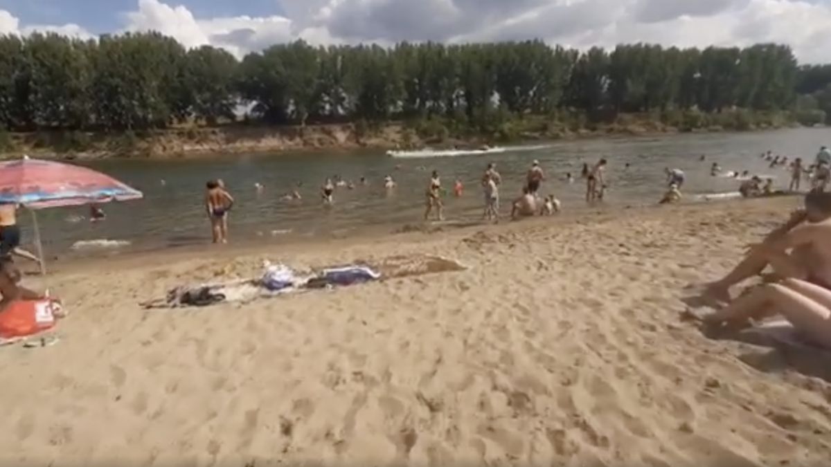 La Nistru ca la mare. Zeci de oameni au ales să își petreacă weekendul pe plajă, în timp ce bilanțul epidemiologic a ajuns la peste 30.000 (VIDEO) 