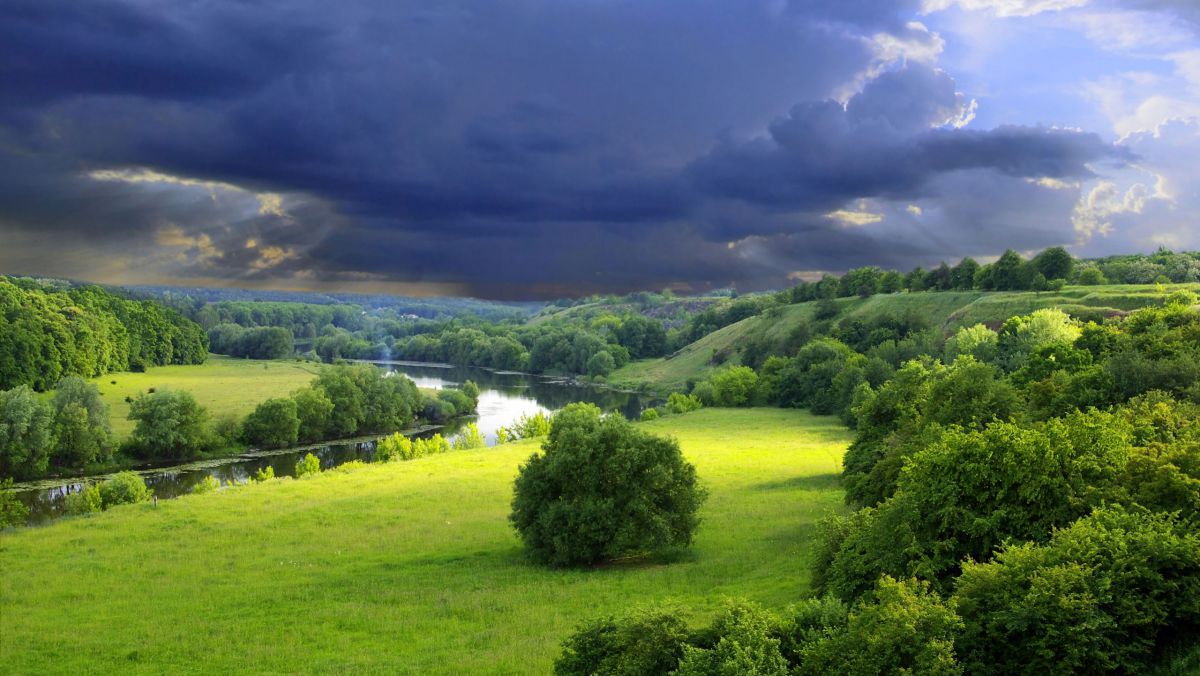 La nord - ploi, la sud - caniculă! Care este prognoza meteo pentru următoarele zile