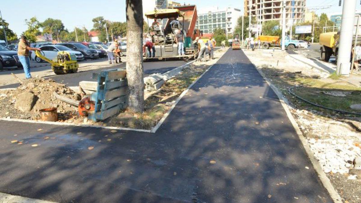 La patru luni de la anunț, pe strada București din Capitală apare o bandă suplimentară