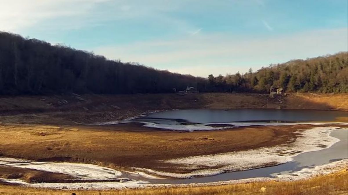 Lacul din filmul „Dirty Dancing” îi uimește pe oamenii de știință. A secat complet în 2008, iar acum se umple din nou