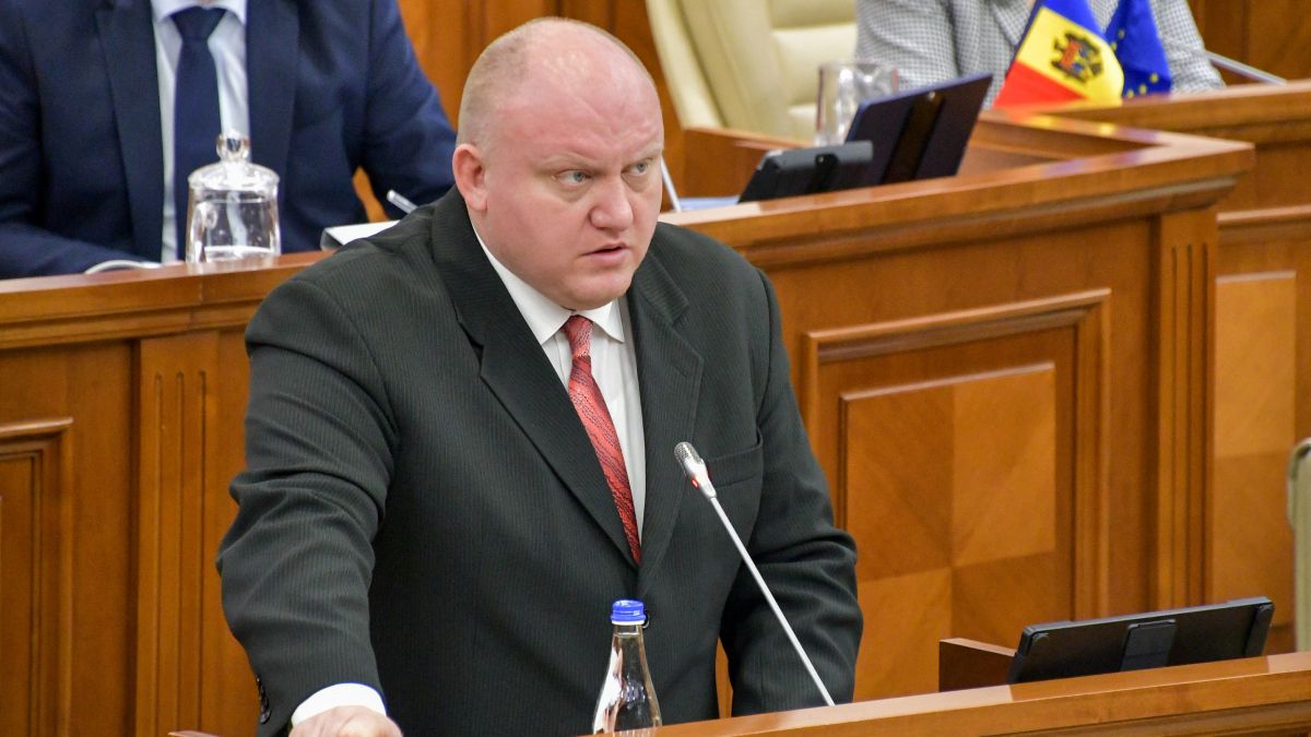 Legea cu privire la ONG: Bolea, acuzat de falsificare. Plângău cere demisia socialistului din funcția de președinte al Comisiei juridice (VIDEO)