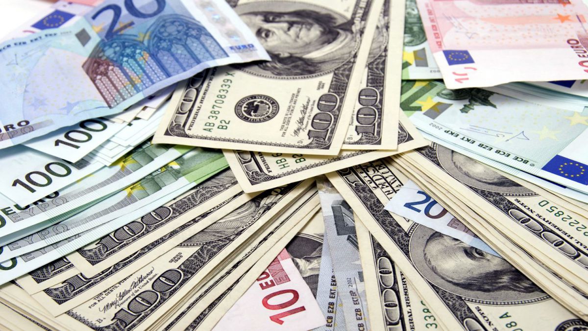 Leul se întărește față de euro