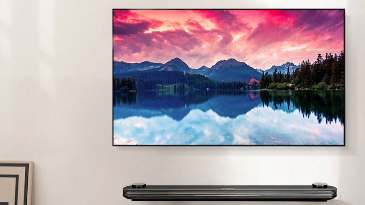 LG a lansat televizorul pe care îl lipești pe perete, ca pe un poster