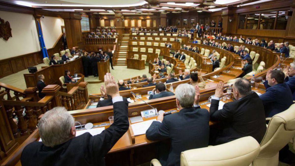 Liberalii au cerut audierea lui Harunjen în Parlament în legătură cu reținerea directorului liceului „Orizont”