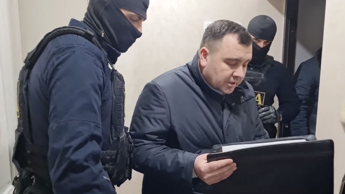 Liderul Partidului Politic „Democrația Acasă”, Vasile Costiuc, a fost reținut de ofițerii CNA pentru 72 de ore