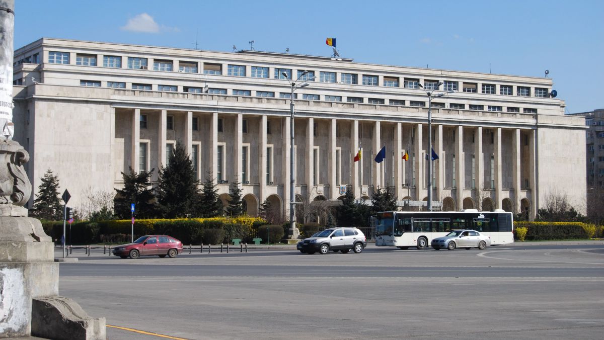 Lista oficială a miniștrilor noului Guvern al României. A fost înființată o funcție nouă