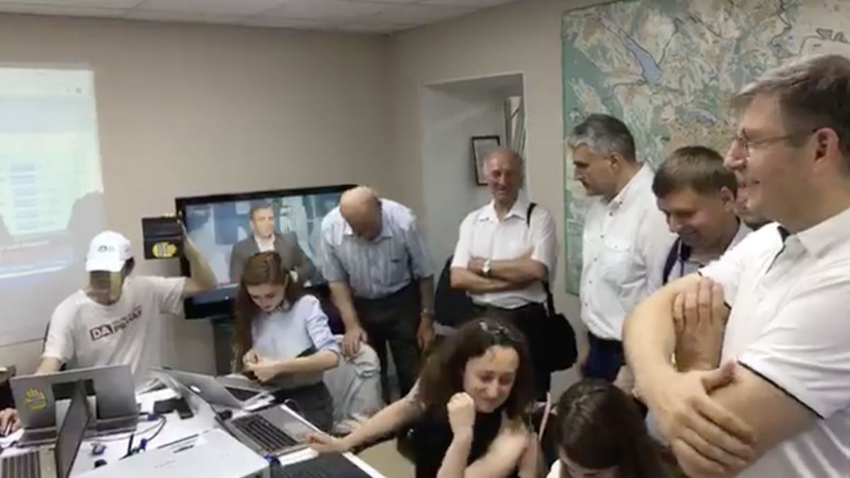 LIVE. Entuziasm la sediul PPDA: Susținătorii lui Năstase reacționează la primele rezultate