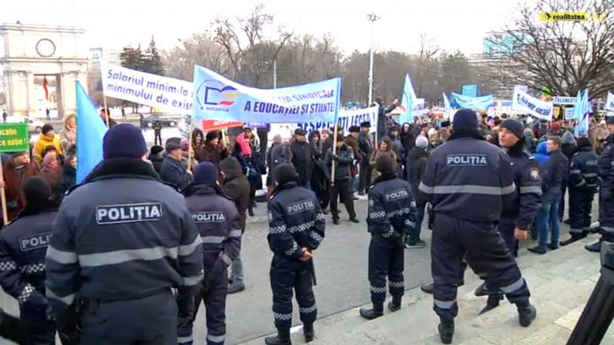LIVE. Profesorii au ieșit la protest și cer majorarea salariilor cu 50%. Ce zice Ministerul Educației