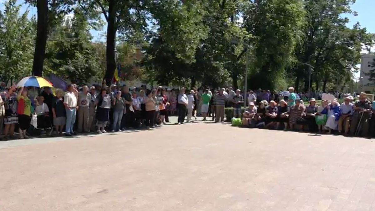 (UPDATE) LIVE. FOTO. Protest față de schimbarea sistemului electoral la Parlament