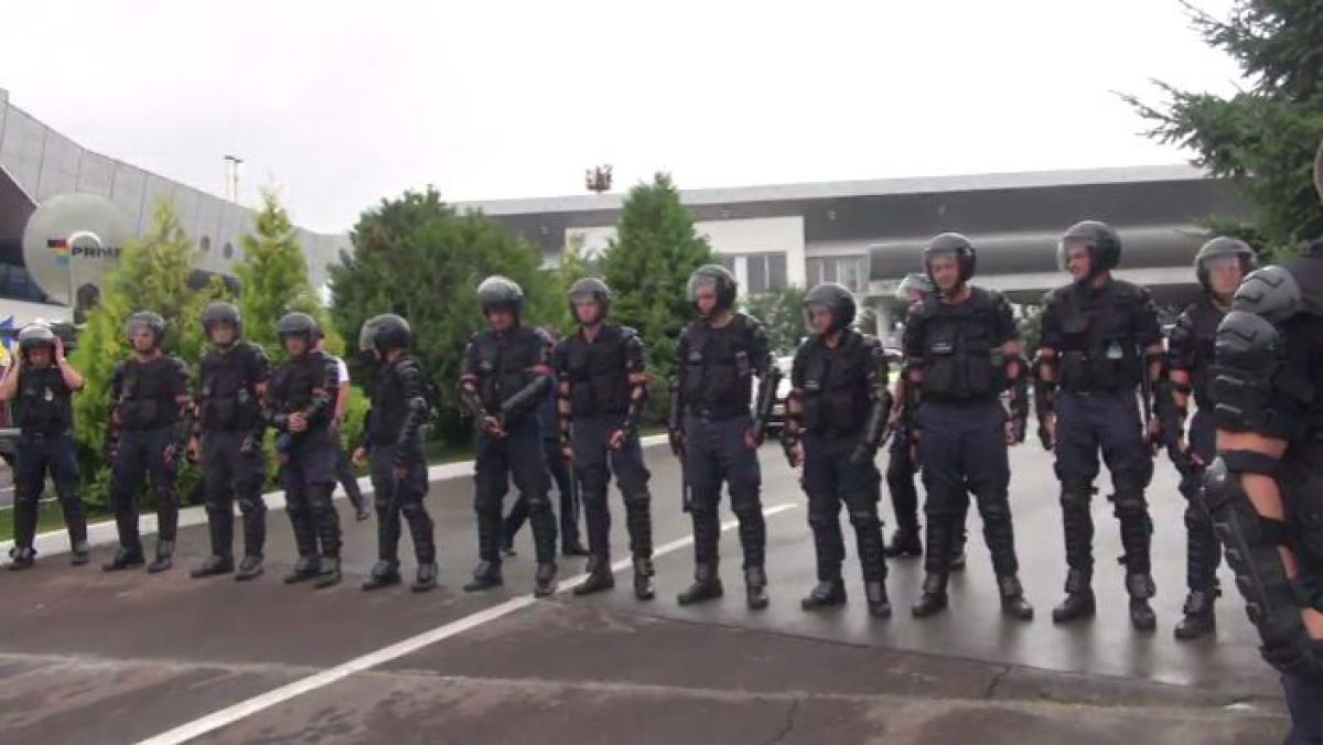 LIVE. Protest la Aeroportul Chișinău împotriva vizitei lui Dmitri Rogozin