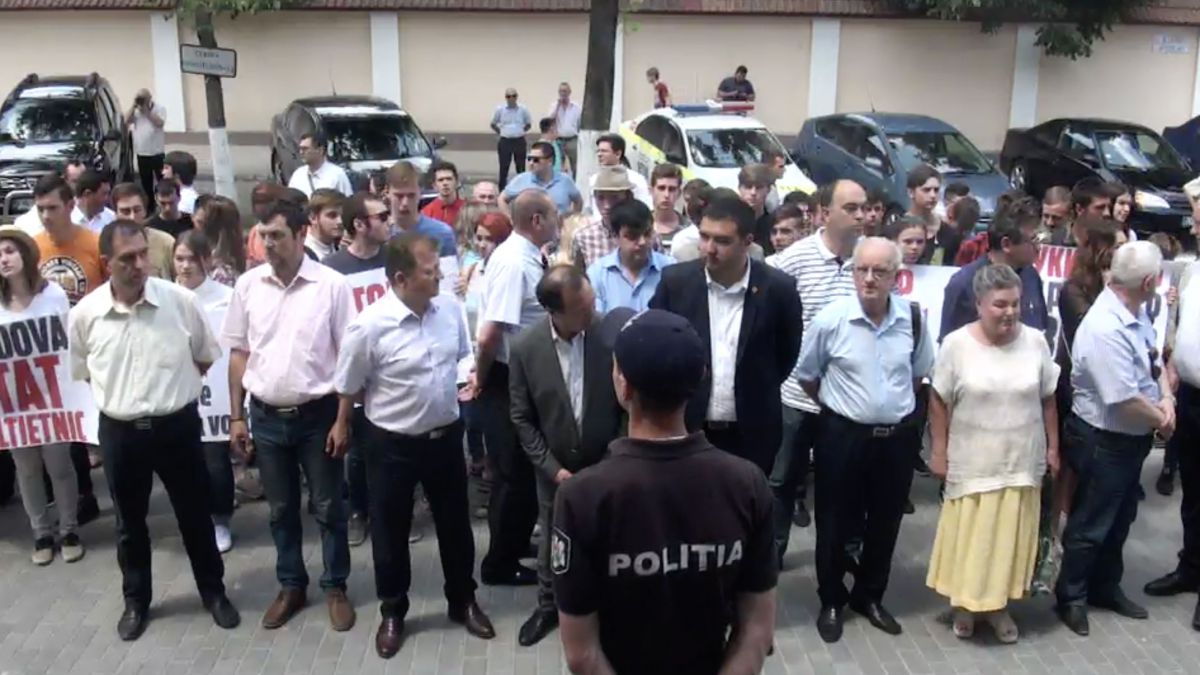 LIVE. „Moldova, stat multinațional!” Socialiștii, protest de susținere a limbii ruse la CC
