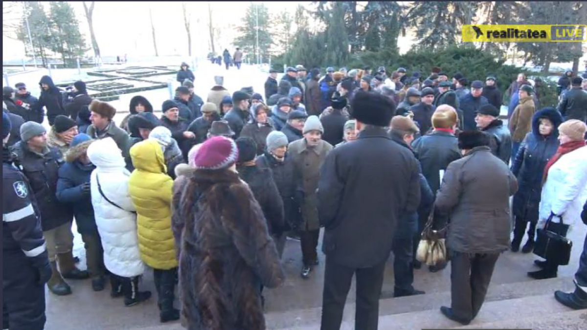 LIVE. Uniunea Pensionarilor protestează: „Copiii bolșevicilor sunt acum la putere”