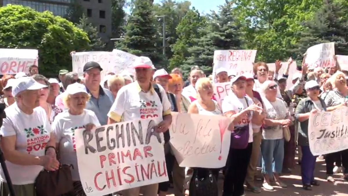 VIDEO. „Vrem o viață ca-n Orhei!”. Susținătorii lui Șor protestează contra eventualei excluderi din alegeri a Reghinei Apostolova