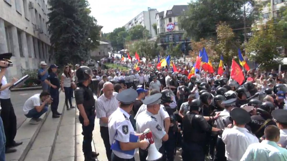 LIVE: Îmbrânceli la Procuratura Generală