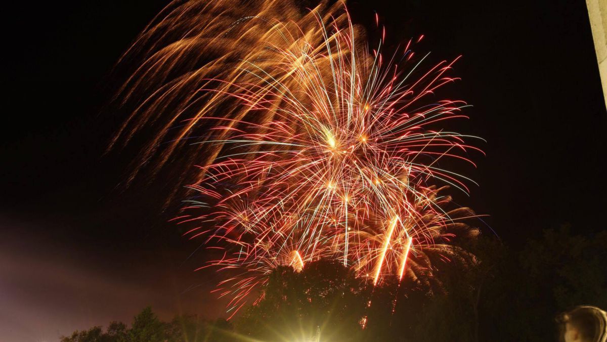 VIDEO cu DRONA! Focurile de artificii din Piața Marii Adunări Naționale