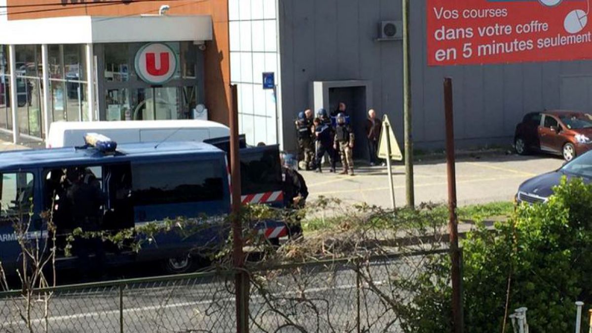 Luare de ostatici în Franța: trei persoane au murit, atacatorul a fost ucis