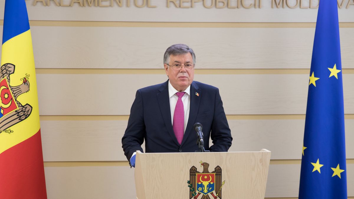 Luptă verbală dintre Reniță, Filip și Batrîncea. Deputatul care a făcut public filmulețul cu sacoșa, acuzat că ar face jocul lui Plahotniuc