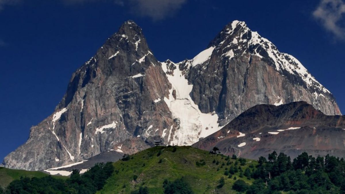MAEIE confirmă decesul celor doi alpiniști moldoveni care s-au aventurat într-o expediție în munții din Georgia