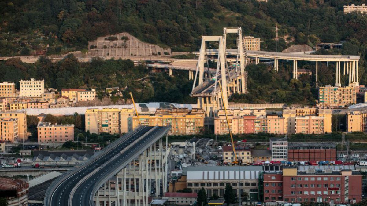 Magistrații italieni investighează 20 de suspecți în cazul podului prăbușit în Genova