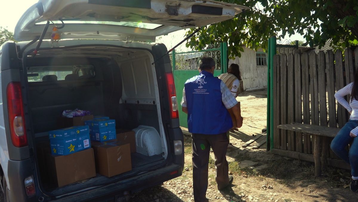 Mai multe familii care au avut de suferit în urma pandemiei de COVID-19 au primit colete cu donații din partea Misiunii Sociale „Diaconia” (VIDEO)