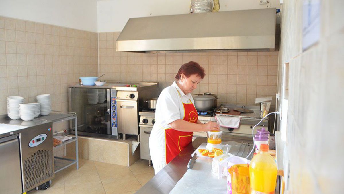 Mai multe grădinițe din Chișinău s-ar putea închide din lipsă de bucătari