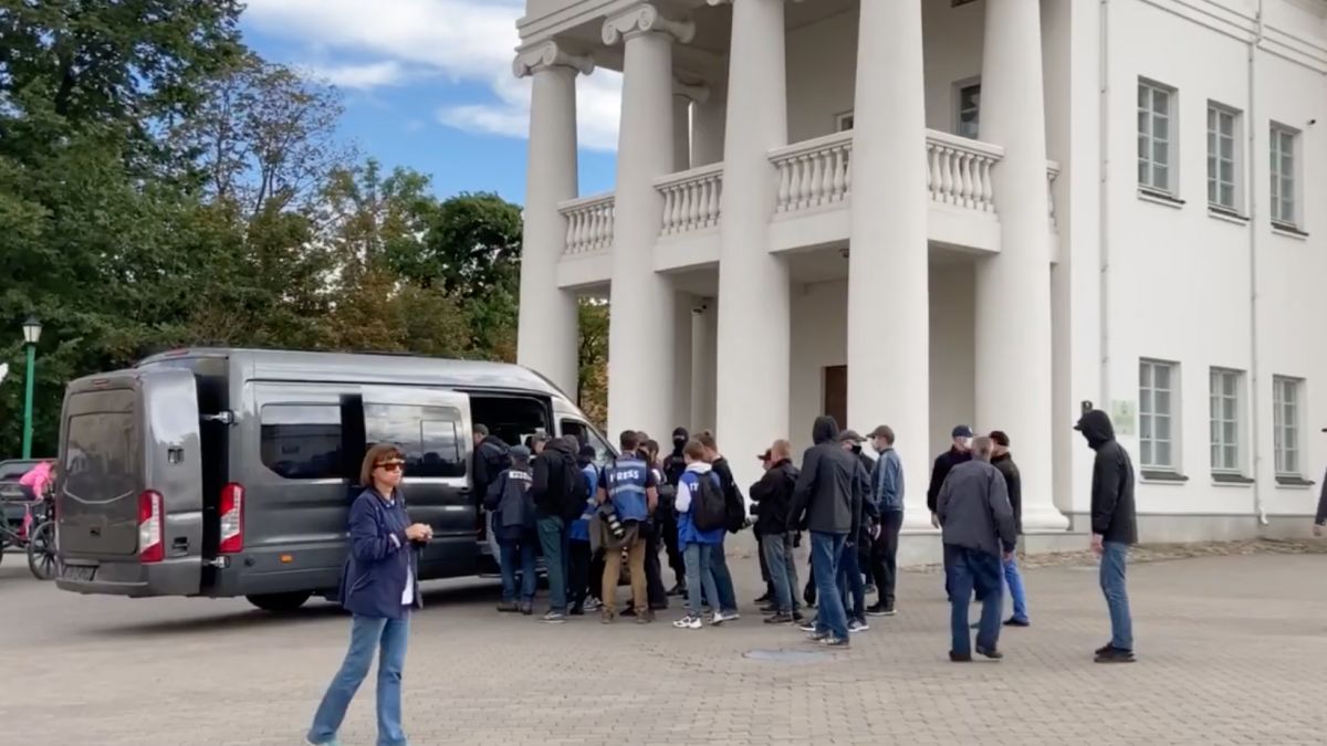 Mai mulți jurnaliști străini, reținuți de poliția din Belarus (VIDEO)