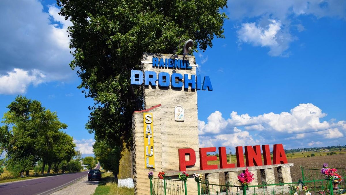„Baie poți face doar de la ora 24:00 până la 04:00”. Mai mulți locatari dintr-un sat din Drochia se plâng că rămân foarte des fără apă la robinet. Ce spune primarul localității