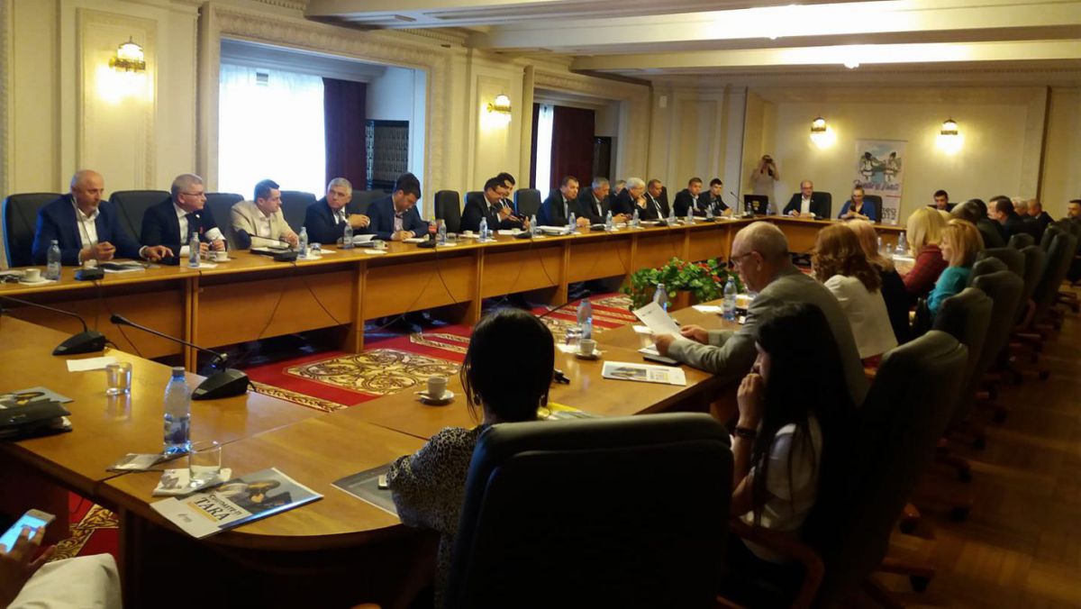 Mai mulți senatori și deputați din Parlamentul României au vorbit despre unire