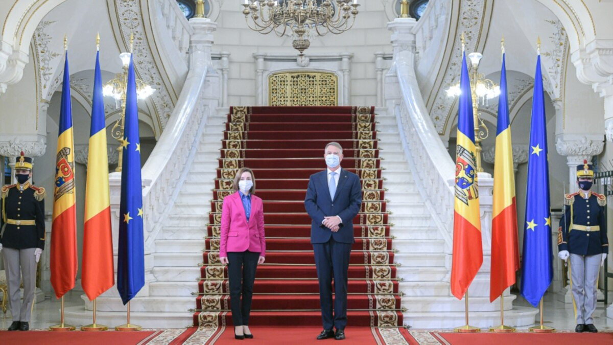 Maia Sandu și Klaus Iohannis au avut o convorbire telefonică. Situația din regiune și sprijinul financiar, printre subiectele abordate
