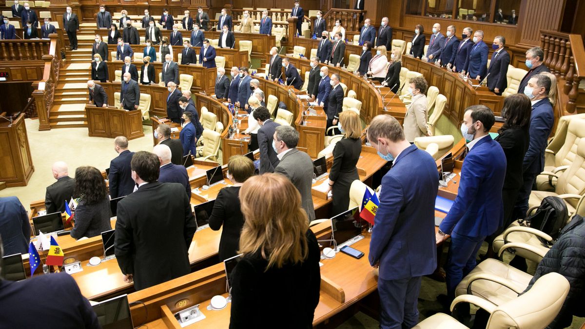 Majoritatea parlamentară se opune dizolvării Parlamentului. Insistă pe desemnarea lui Golovatiuc la șefia Guvernului