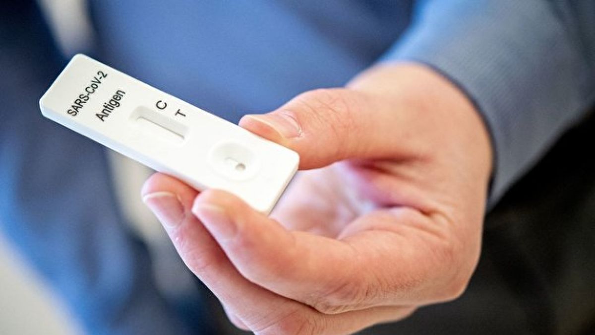 Majoritatea testelor false de COVID-19, prezentate la frontieră, ar fi emise de laboratoarele moldovenești. Cum sunt verificate certificatele la vamă