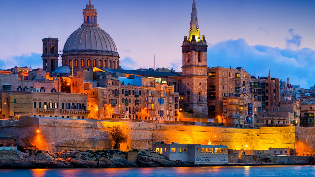 Malta oferă bani de cazare turiștilor care o vizitează în această vară