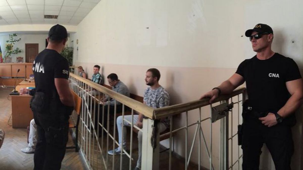 Mandate de arestare prelungite pe numele a două persoane în dosarul Caravita
