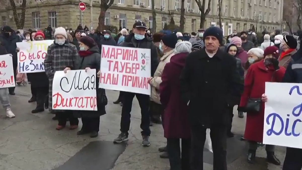 Marina Tauber și-a scos susținătorii în stradă, la Bălți, acolo unde au loc alegerile în turul doi (FOTO)
